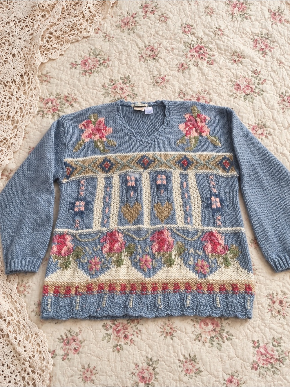 🌸🎀Vintage Hand-Knit Sweater